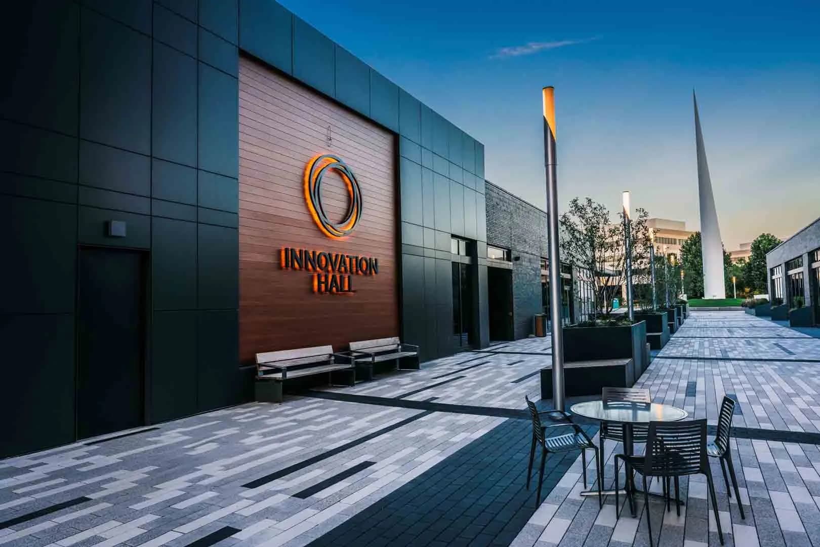 Lingo Construction Services business background image